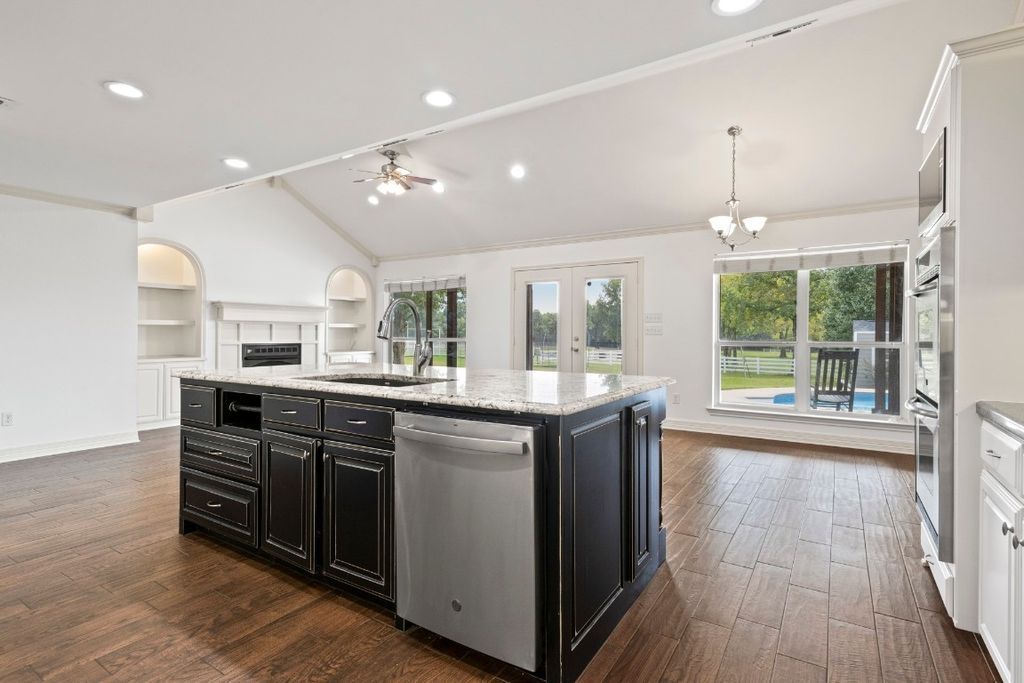 Discover East Texas Luxury Own the Prestigious KRB Ranch for 20 Million 30 1