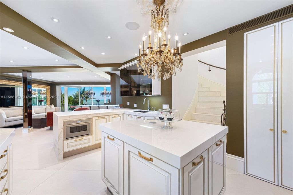Experience unparalleled luxury at this prestigious oceanfront estate and private event venue in Islamorada, Florida Keys.