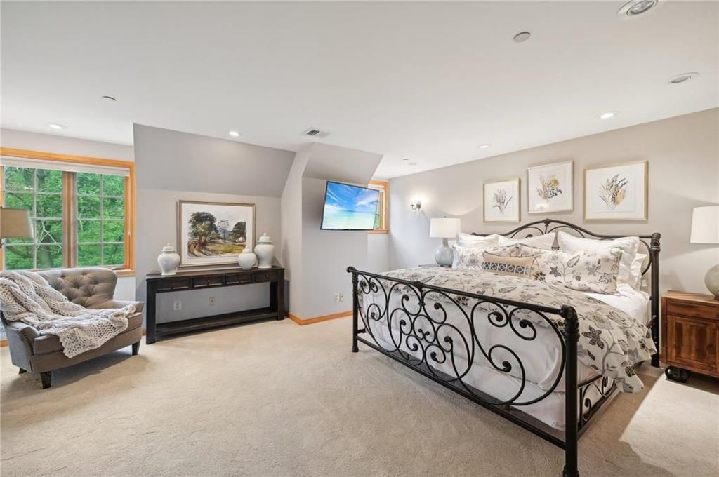 Farview Manor A Luxurious Pennsylvania Estate for the Discerning Buyer Offered at 2.75 Million 24