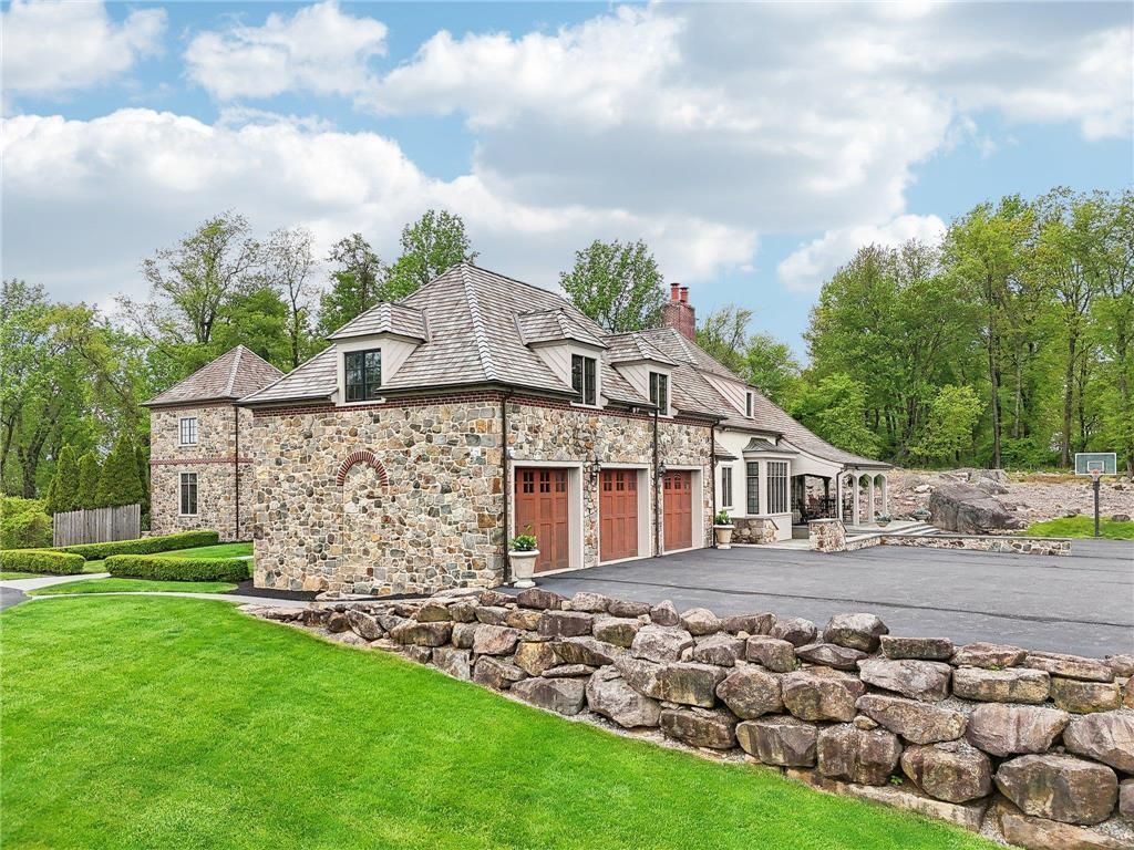 Farview Manor A Luxurious Pennsylvania Estate for the Discerning Buyer Offered at 2.75 Million 3