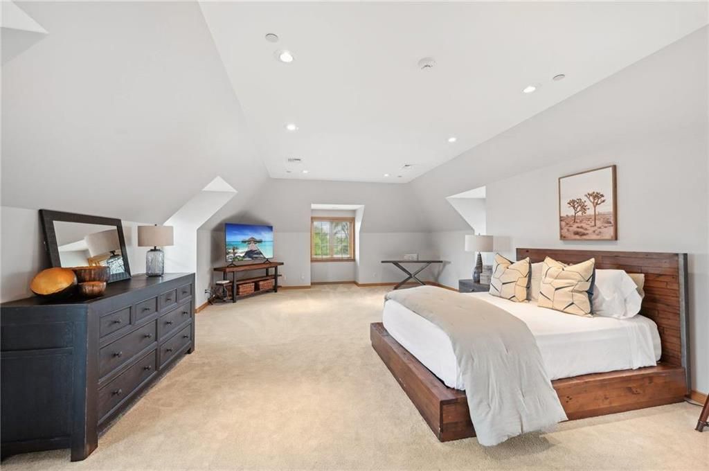 Farview Manor A Luxurious Pennsylvania Estate for the Discerning Buyer Offered at 2.75 Million 30