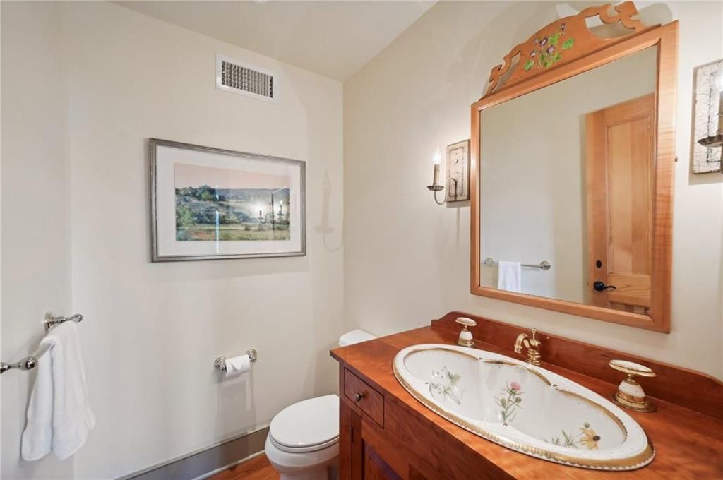 Farview Manor A Luxurious Pennsylvania Estate for the Discerning Buyer Offered at 2.75 Million 43