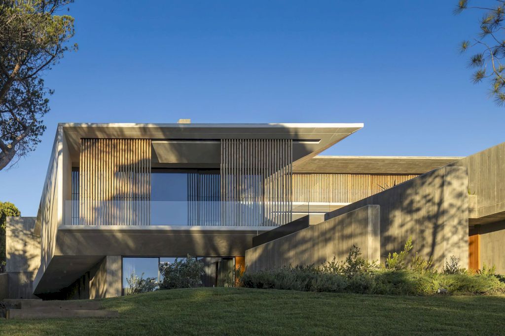 House in Cascais in Portugal by OPENBOOK Architecture