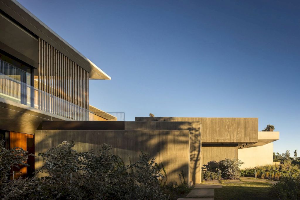 House in Cascais in Portugal by OPENBOOK Architecture 12