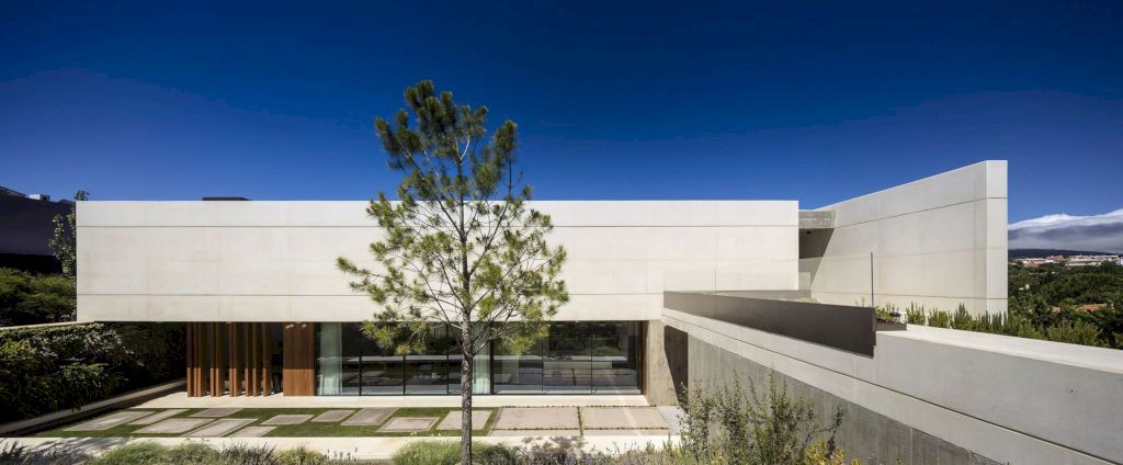 House in Cascais in Portugal by OPENBOOK Architecture