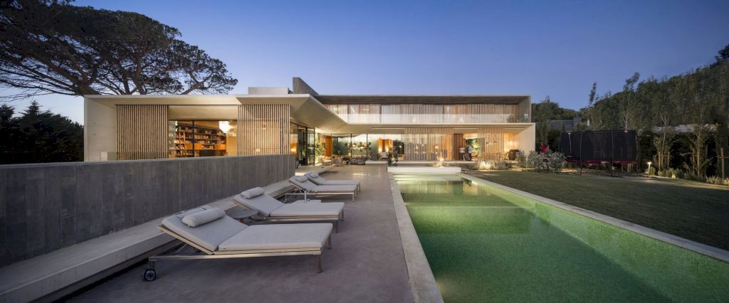 House in Cascais in Portugal by OPENBOOK Architecture 4