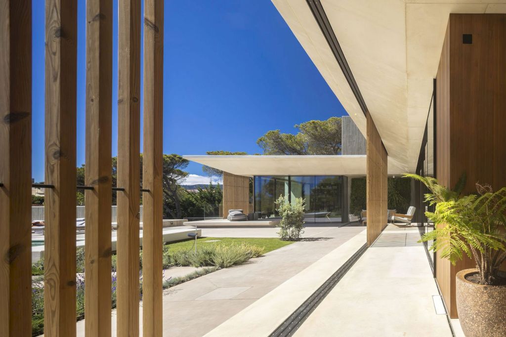 House in Cascais in Portugal by OPENBOOK Architecture