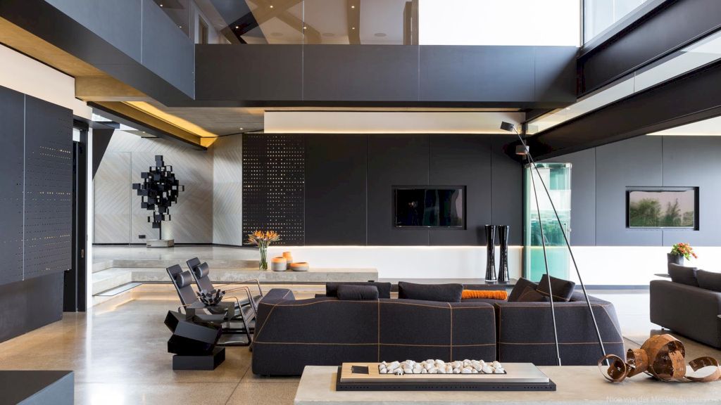 Kloof Road House by Nico van der Meulen Architects 12