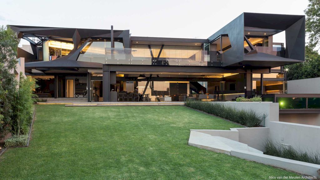Kloof Road House by Nico van der Meulen Architects