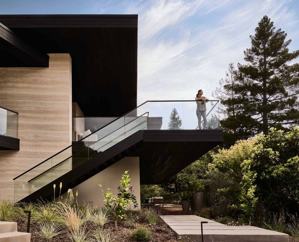 Kojima House, a Modernized Retreat by SWATT + PARTNERS