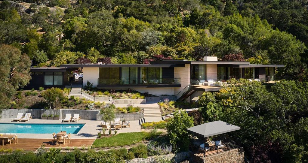 Kojima House, a Modernized Retreat by SWATT + PARTNERS