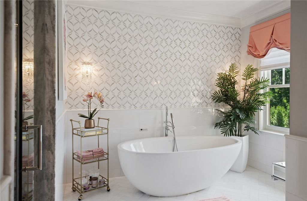 Luxurious Fully Furnished Estate with Modern Aesthetic in New York Priced at 8995000 10