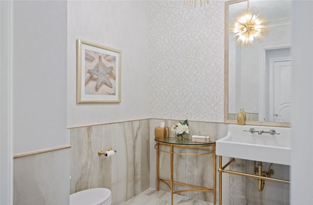 Luxurious Fully Furnished Estate with Modern Aesthetic in New York Priced at 8995000 18