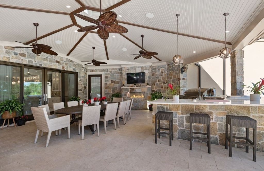 Luxurious Fully Furnished Estate with Modern Aesthetic in New York Priced at 8995000 22