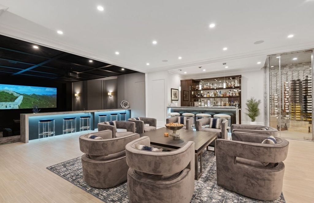 Luxurious Fully Furnished Estate with Modern Aesthetic in New York Priced at 8995000 23