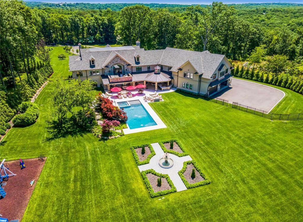 Luxurious Fully Furnished Estate with Modern Aesthetic in New York Priced at 8995000 24