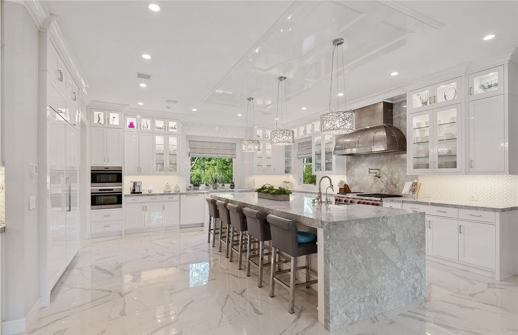 Luxurious Fully Furnished Estate with Modern Aesthetic in New York Priced at 8995000 27