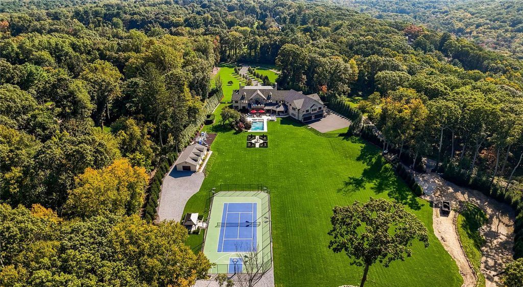 Luxurious Fully Furnished Estate with Modern Aesthetic in New York Priced at 8995000 28