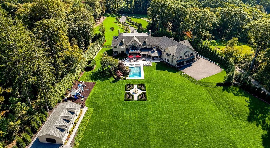 Luxurious Fully Furnished Estate with Modern Aesthetic in New York Priced at 8995000 29