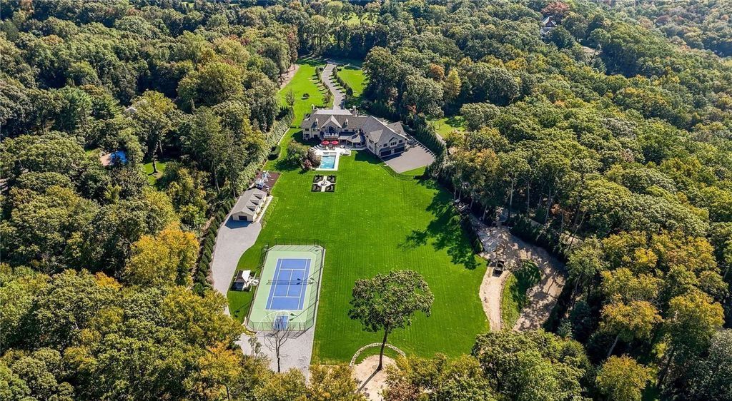 Luxurious Fully Furnished Estate with Modern Aesthetic in New York Priced at 8995000 30