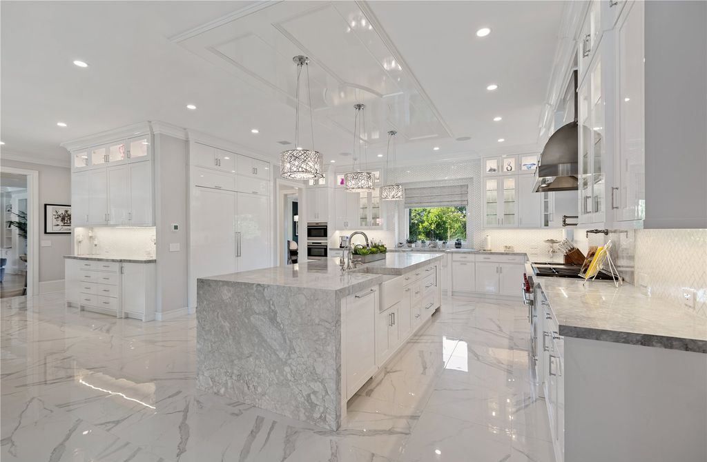 Luxurious Fully Furnished Estate with Modern Aesthetic in New York Priced at 8995000 5