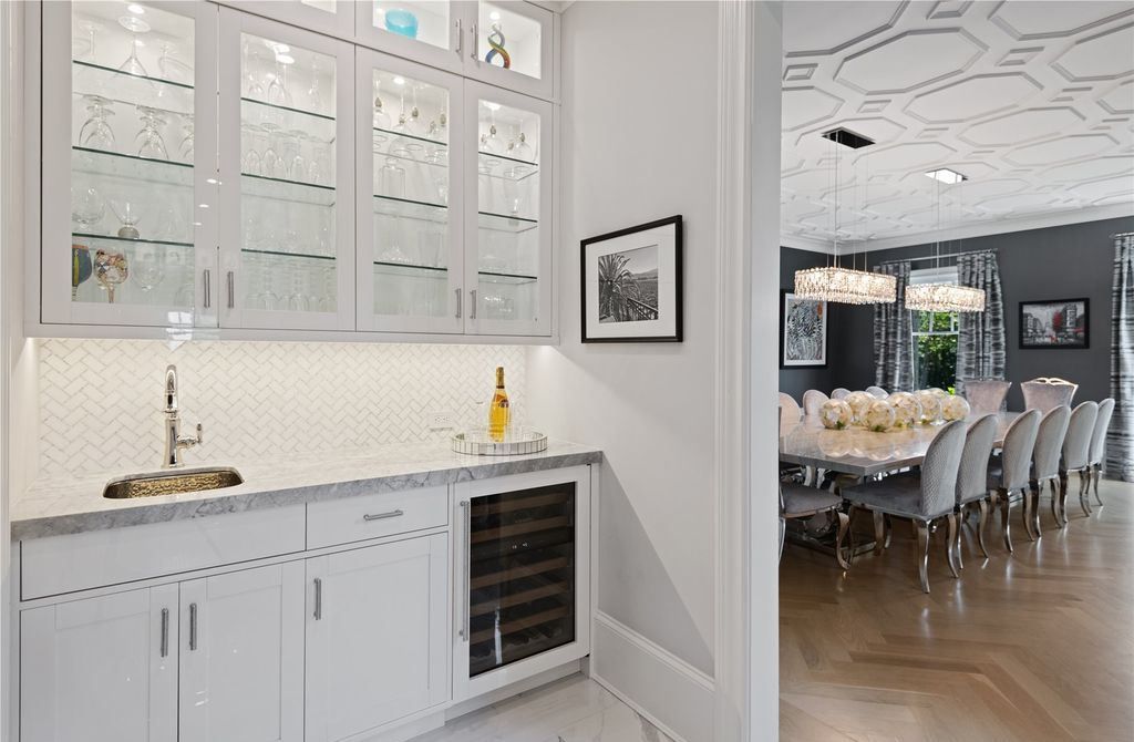 Luxurious Fully Furnished Estate with Modern Aesthetic in New York Priced at 8995000 7