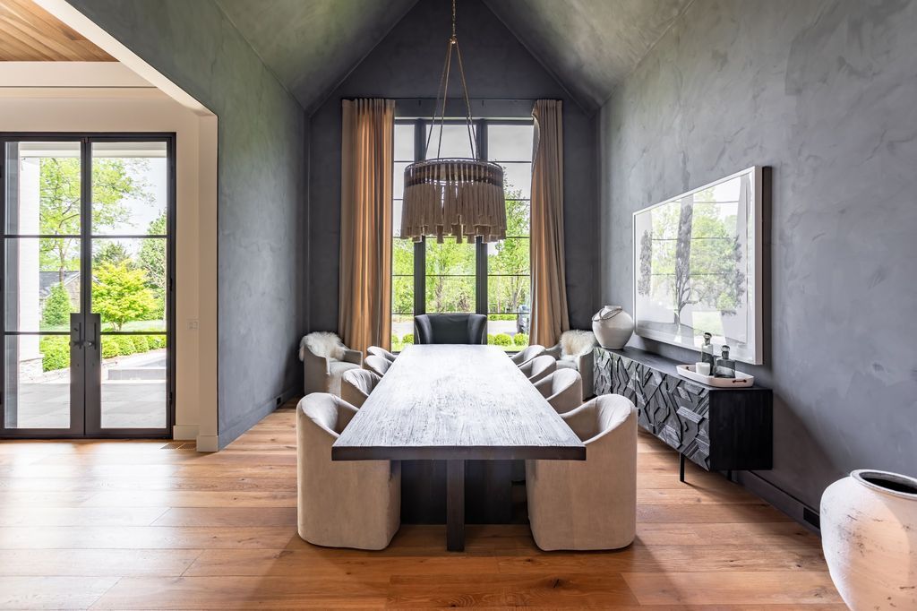 Luxurious Tennessee Home Boasts Modern Design Smart Tech and Resort Like Backyard for 8.65 Million 12