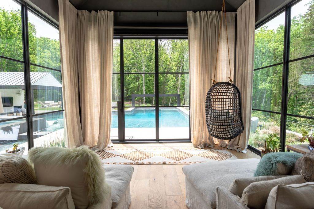 Luxurious Tennessee Home Boasts Modern Design Smart Tech and Resort Like Backyard for 8.65 Million 13