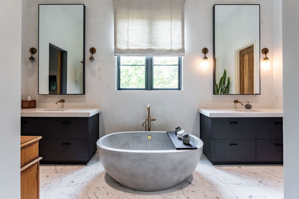 Luxurious Tennessee Home Boasts Modern Design Smart Tech and Resort Like Backyard for 8.65 Million 14