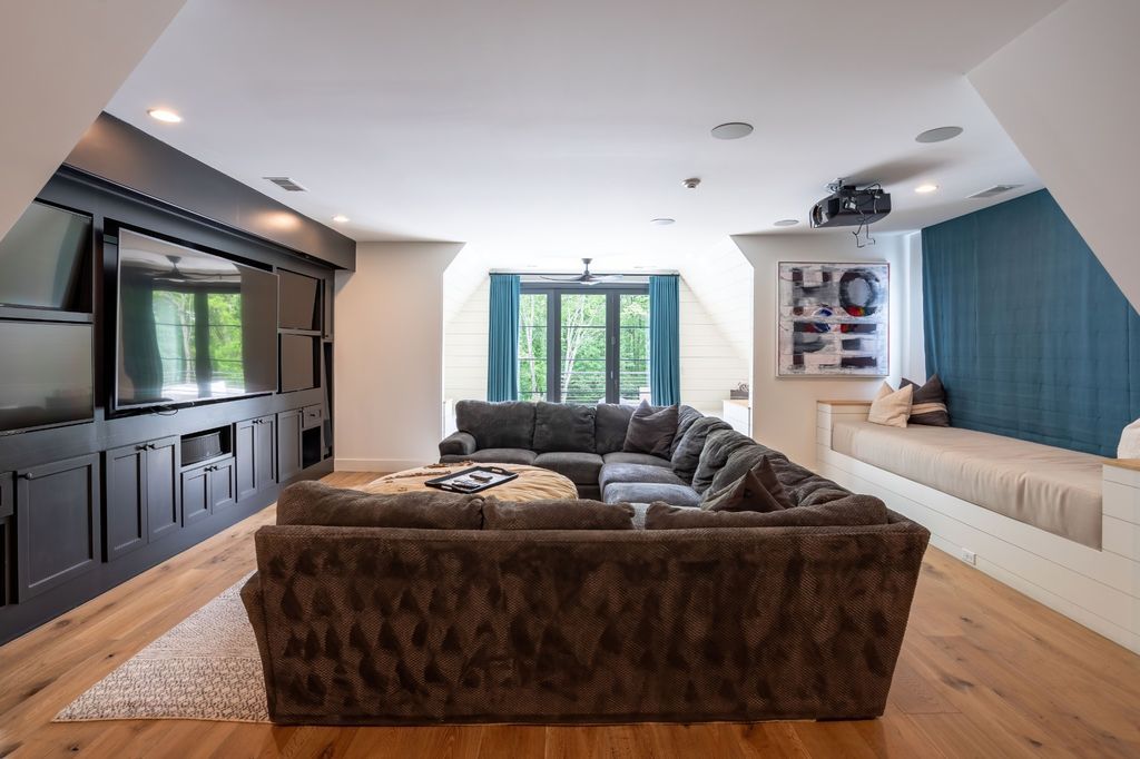 Luxurious Tennessee Home Boasts Modern Design Smart Tech and Resort Like Backyard for 8.65 Million 19