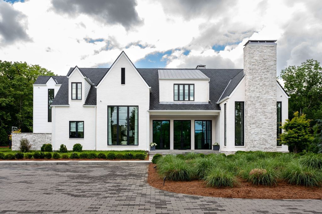 Luxurious Tennessee Home Boasts Modern Design Smart Tech and Resort Like Backyard for 8.65 Million 2