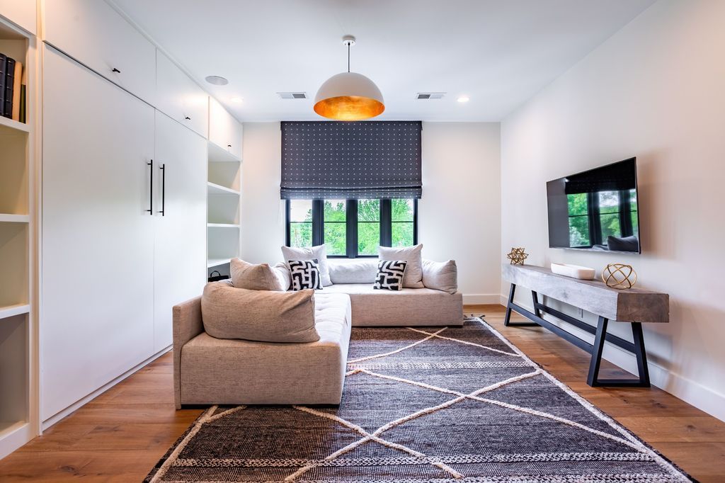 Luxurious Tennessee Home Boasts Modern Design Smart Tech and Resort Like Backyard for 8.65 Million 24