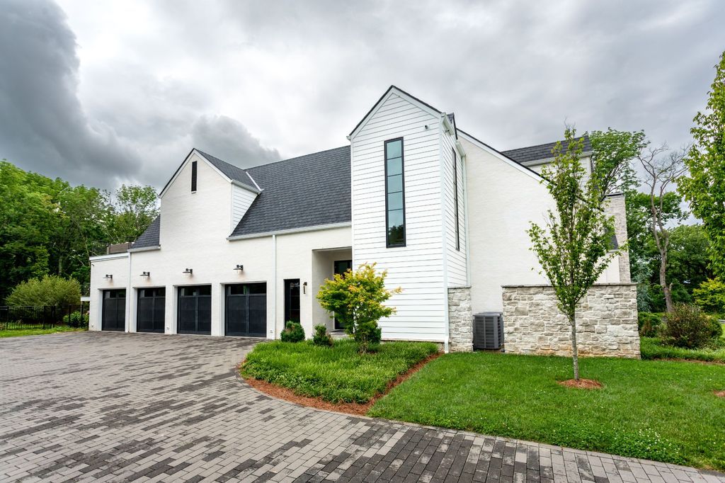 Luxurious Tennessee Home Boasts Modern Design Smart Tech and Resort Like Backyard for 8.65 Million 34
