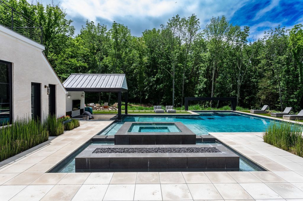 Luxurious Tennessee Home Boasts Modern Design Smart Tech and Resort Like Backyard for 8.65 Million 4