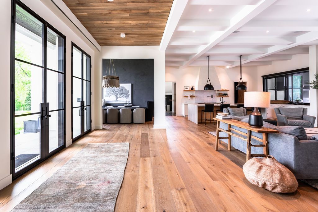 Luxurious Tennessee Home Boasts Modern Design Smart Tech and Resort Like Backyard for 8.65 Million 7