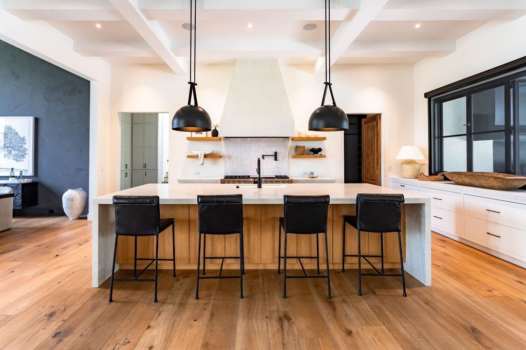 Luxurious Tennessee Home Boasts Modern Design Smart Tech and Resort Like Backyard for 8.65 Million 9