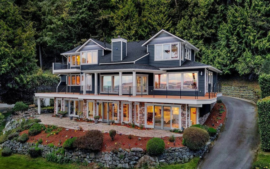 Luxurious Washington Home with Spectacular Views of Dot Island the Bay Offered at 2.695 Million 1