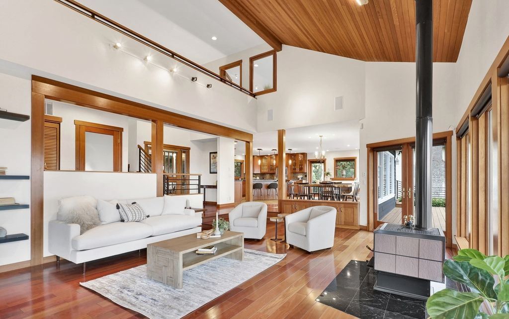 Luxurious Washington Home with Spectacular Views of Dot Island the Bay Offered at 2.695 Million 10
