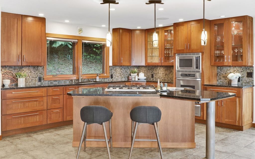 Luxurious Washington Home with Spectacular Views of Dot Island the Bay Offered at 2.695 Million 15