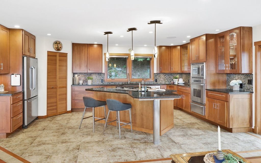 Luxurious Washington Home with Spectacular Views of Dot Island the Bay Offered at 2.695 Million 16