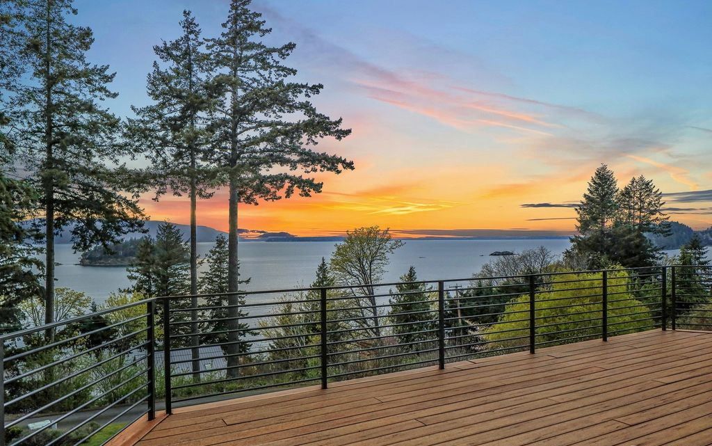Luxurious Washington Home with Spectacular Views of Dot Island the Bay Offered at 2.695 Million 2
