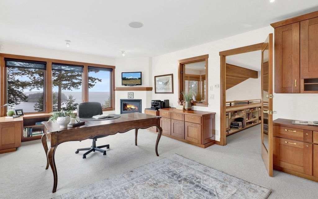 Luxurious Washington Home with Spectacular Views of Dot Island the Bay Offered at 2.695 Million 23