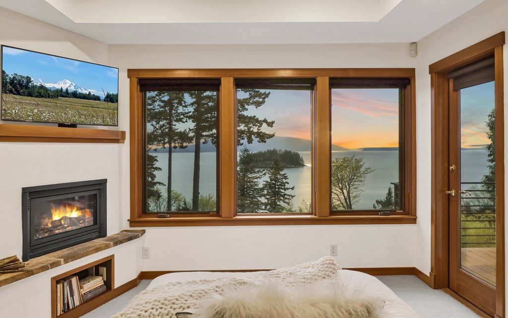Luxurious Washington Home with Spectacular Views of Dot Island the Bay Offered at 2.695 Million 26