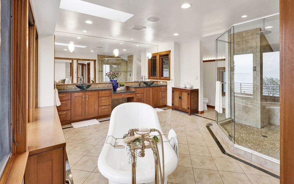Luxurious Washington Home with Spectacular Views of Dot Island the Bay Offered at 2.695 Million 27
