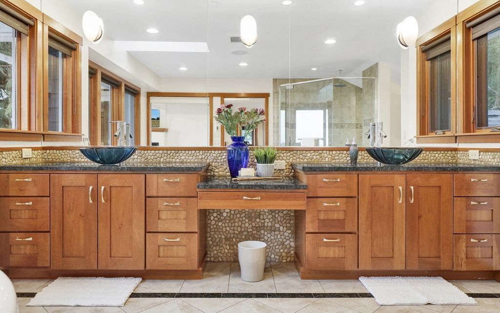 Luxurious Washington Home with Spectacular Views of Dot Island the Bay Offered at 2.695 Million 28