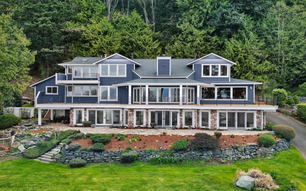 Luxurious Washington Home with Spectacular Views of Dot Island the Bay Offered at 2.695 Million 3