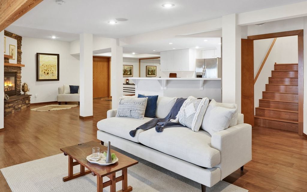 Luxurious Washington Home with Spectacular Views of Dot Island the Bay Offered at 2.695 Million 32