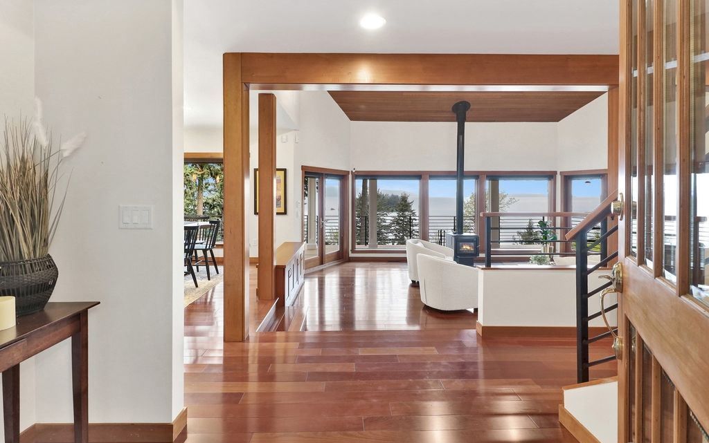 Luxurious Washington Home with Spectacular Views of Dot Island the Bay Offered at 2.695 Million 7