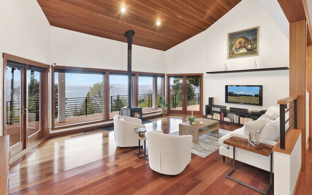 Luxurious Washington Home with Spectacular Views of Dot Island the Bay Offered at 2.695 Million 8