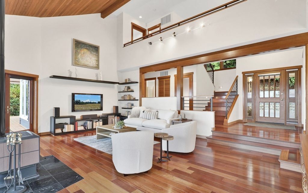 Luxurious Washington Home with Spectacular Views of Dot Island the Bay Offered at 2.695 Million 9